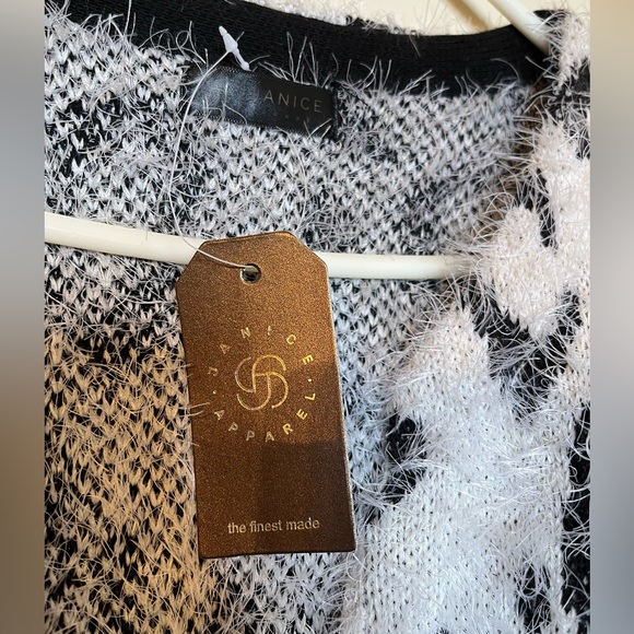 Janice Apparel Duster - Picture 3 of 4